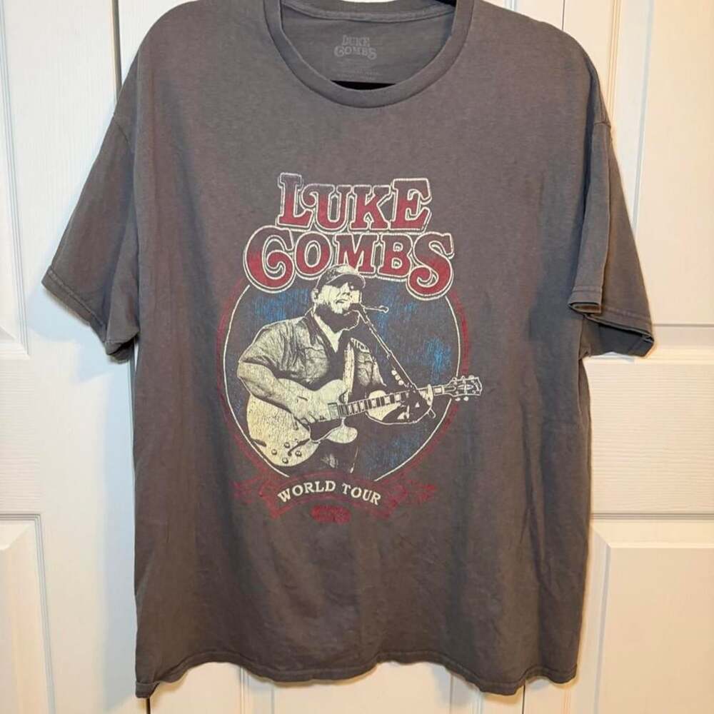 Luke Combs World Tour 2023 Concert Graphic T-Shirt XL